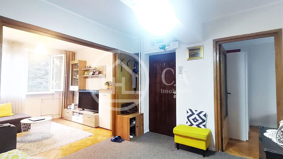 Apartament de vânzare cu 4 camere în zona Iosia, Oradea - Poză 2