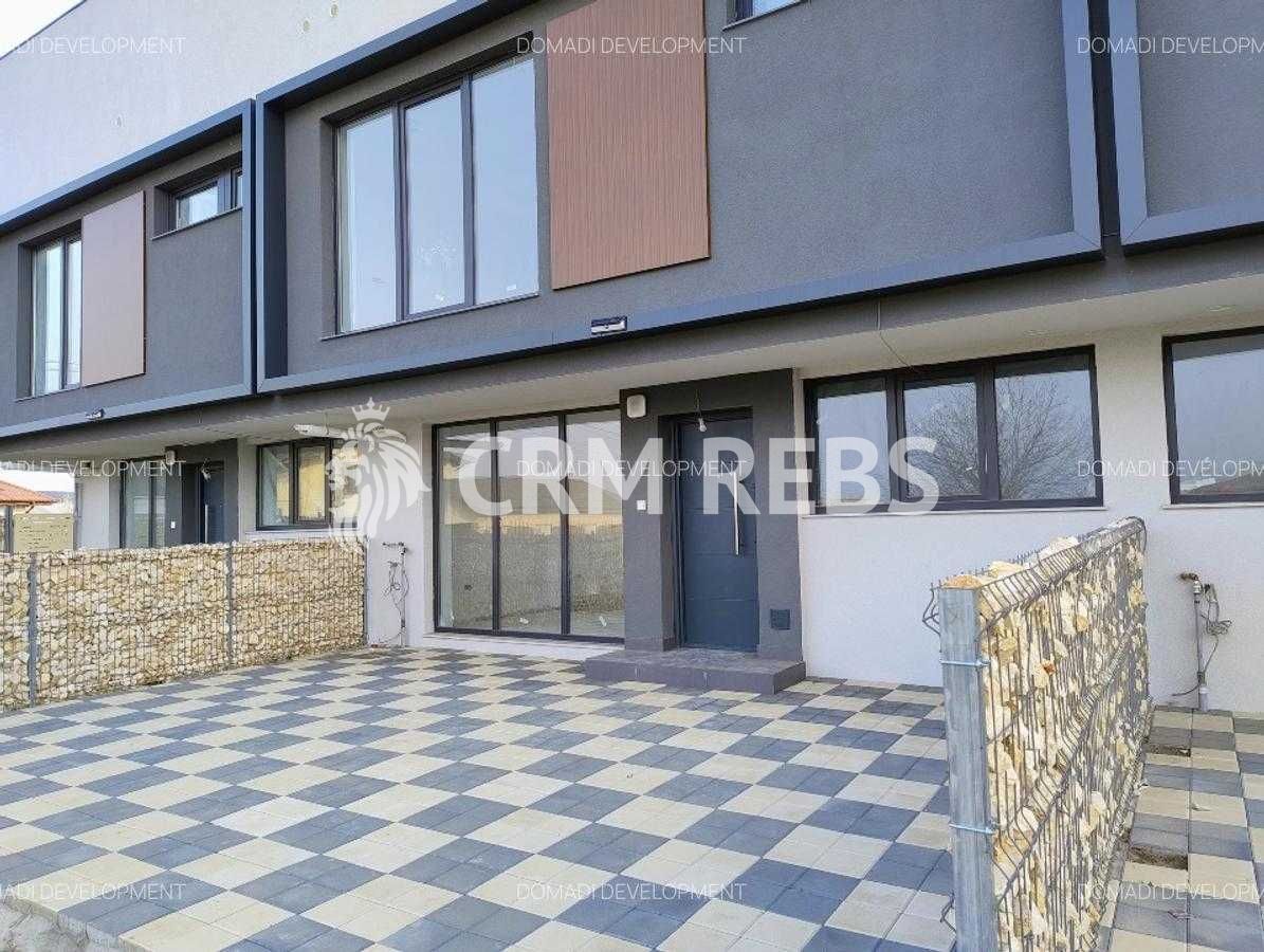 Casa tip triplex cu gradina privata si 2 locuri de parcare incluse - Poză 1