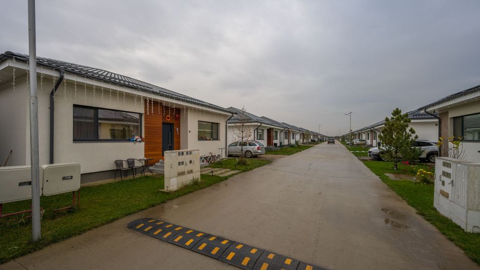 Vila parter mobilata si utilata Tunari - Poză 17