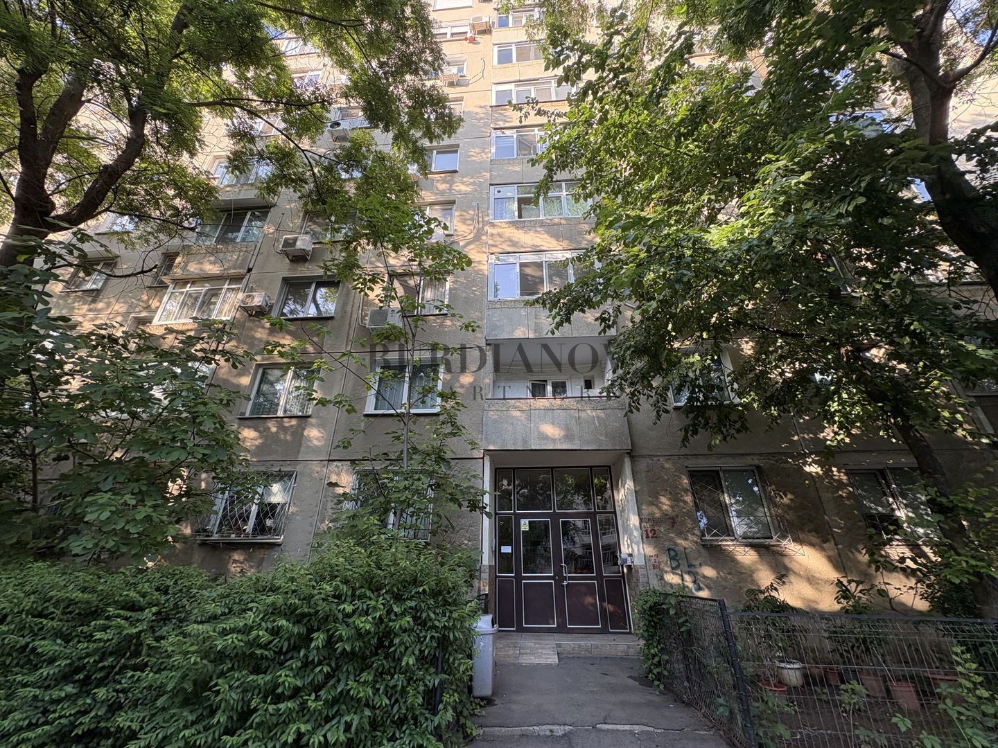 Apartament cu 3 camere - Centrală proprie - Metrou Apărătorii Patriei - Poză 17