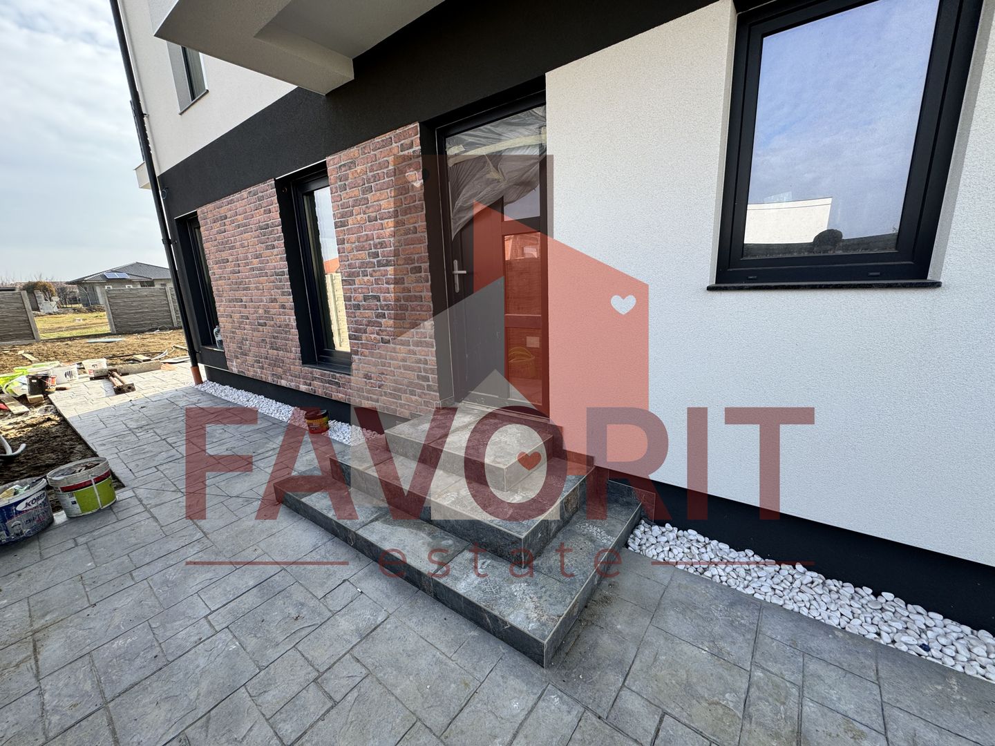 Duplex in Mosnita. Despartit prin anexa. La asfalt. - Poză 6