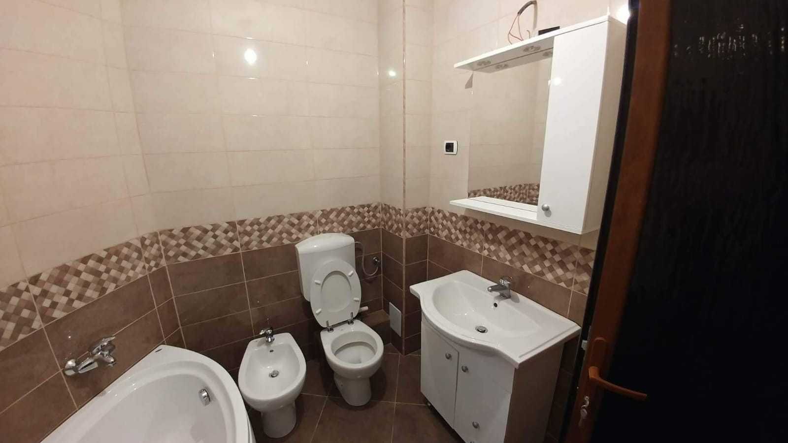 Apartament 4 camere  de vanzare - Poză 2