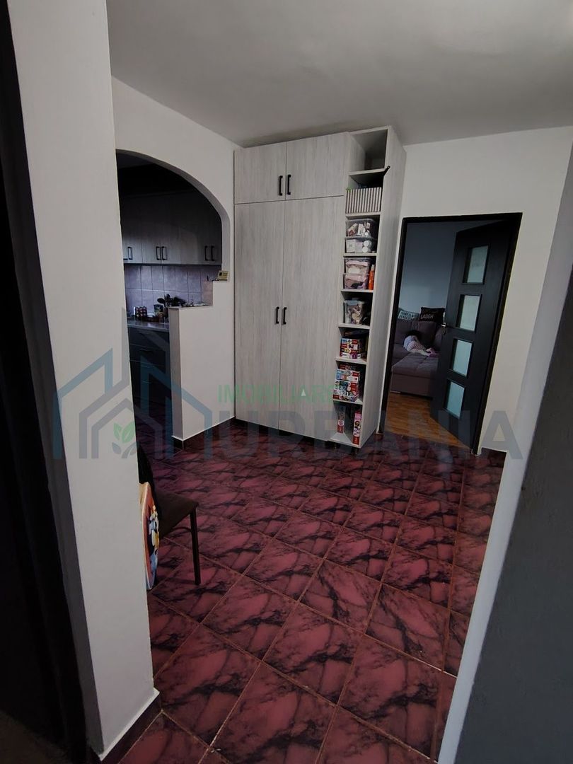 Apartament 4 camere, decomandat, zona Mircea cel Bătrân, etaj 4/4, 74,9 mp - Poză 1