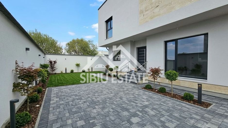 Casa noua 4 camere Selimbar central - Poză 7