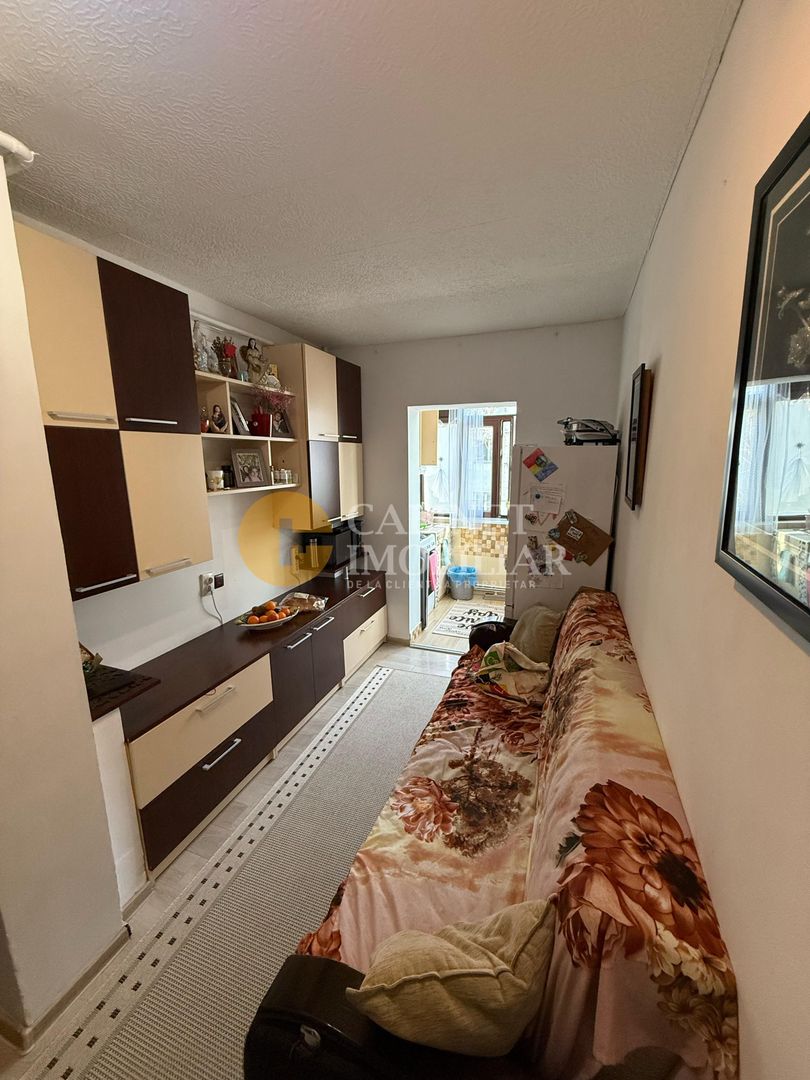 Galata - Apartament cu 2 camere decomandat - Etaj Intermediar - Bloc dupa 80 - Poză 5