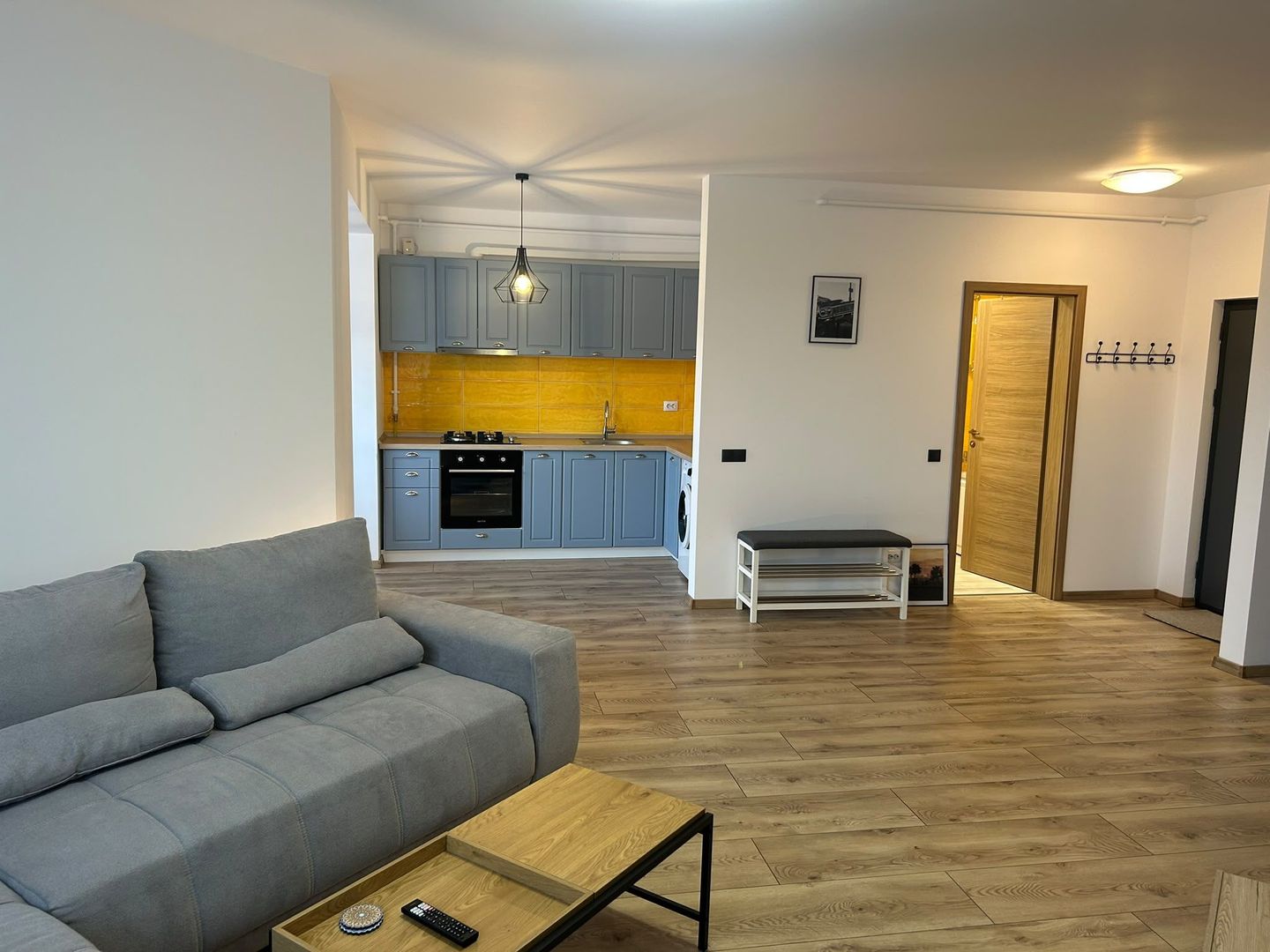 COMISION 0% ! VANZARE APARTAMENT 2 CAMERE CU GARAJ ZONA BMW ! - Poză 1