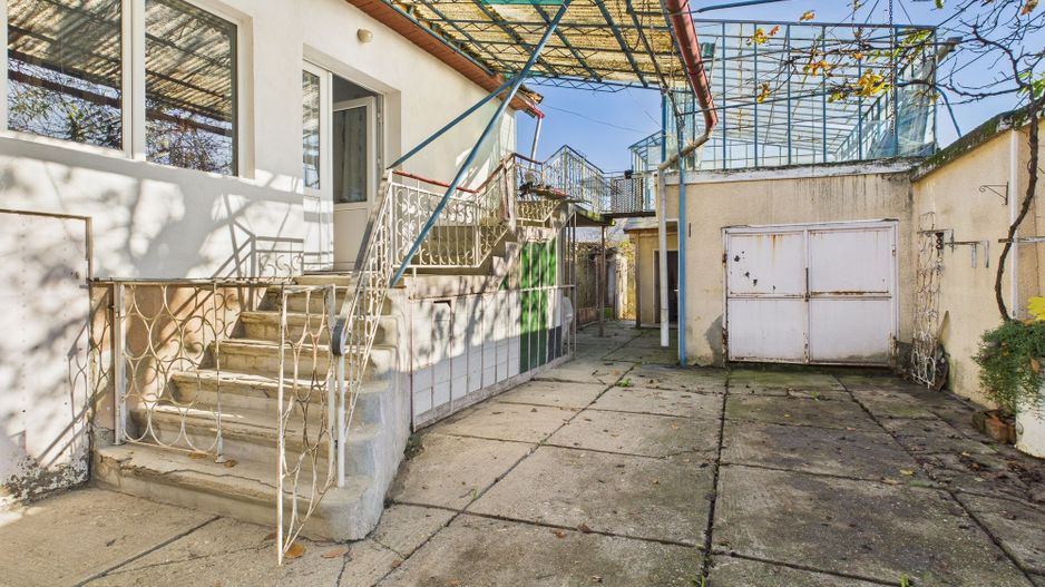 Casă+spaţiu comercial în Ghioroc, vânzare în rate - Poză 3