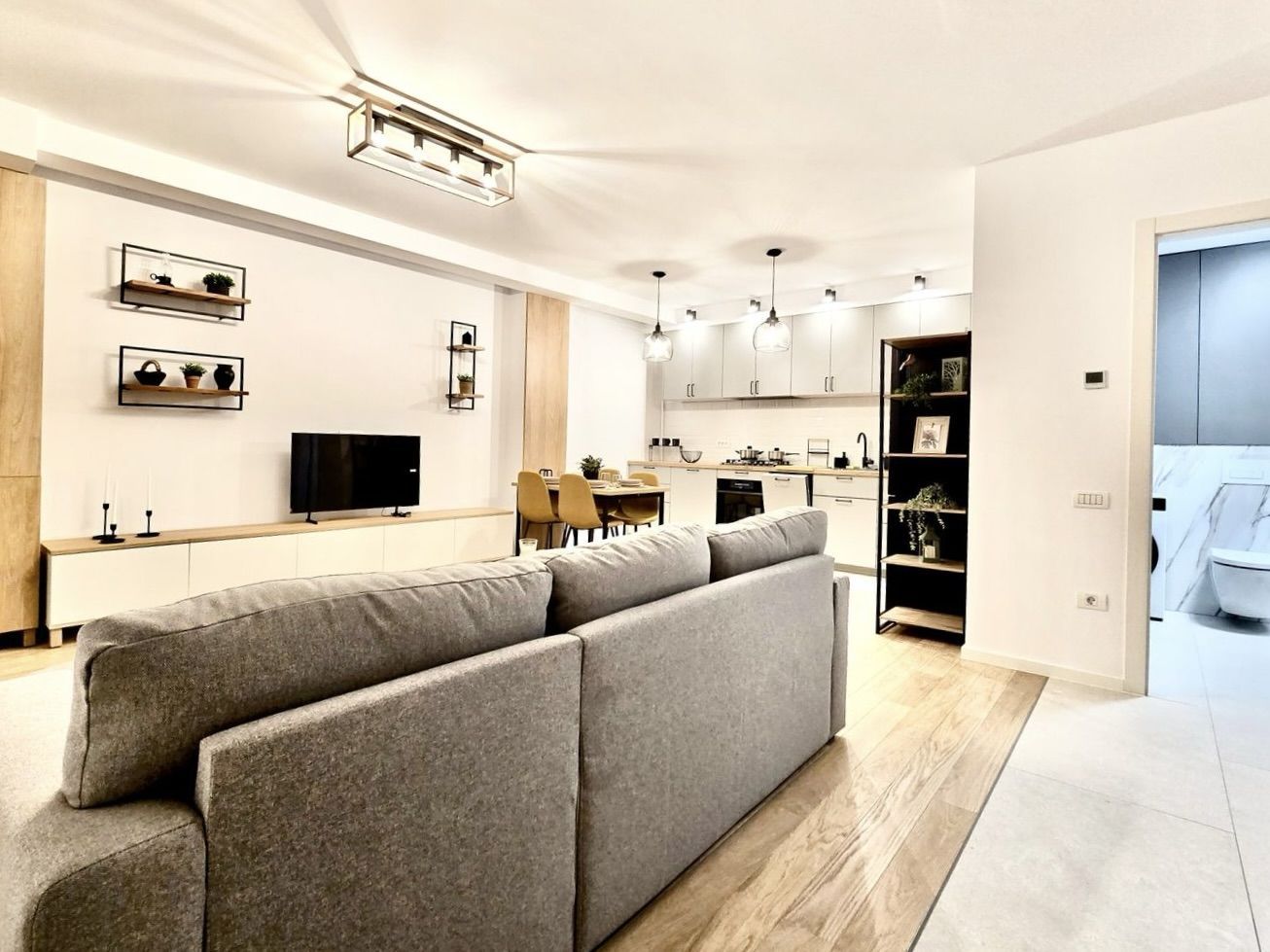 Apartament vibrant și primitor, prima închiriere, în Monarch Residence - Poză 10