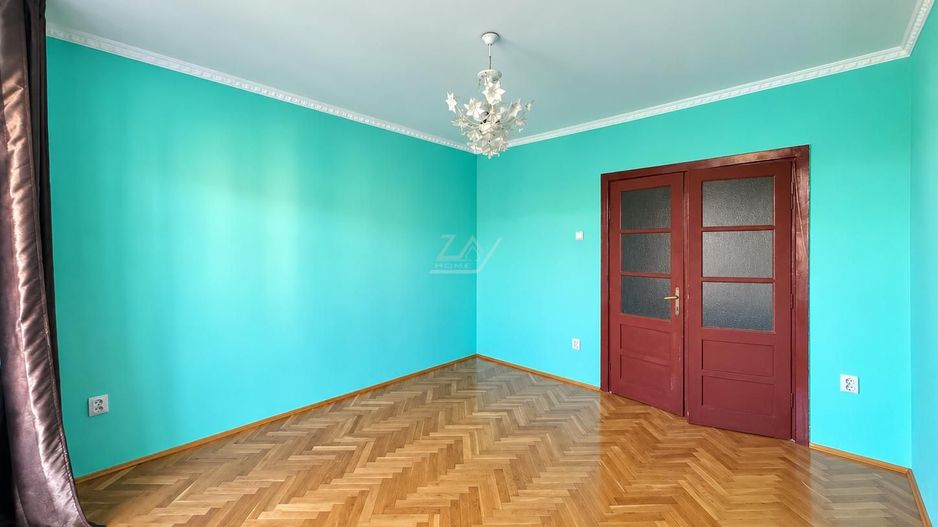 Bloc tip asociatie - zona Kiriac. 4 camere, 3 balcoane. Garaj si boxa. - Poză 13