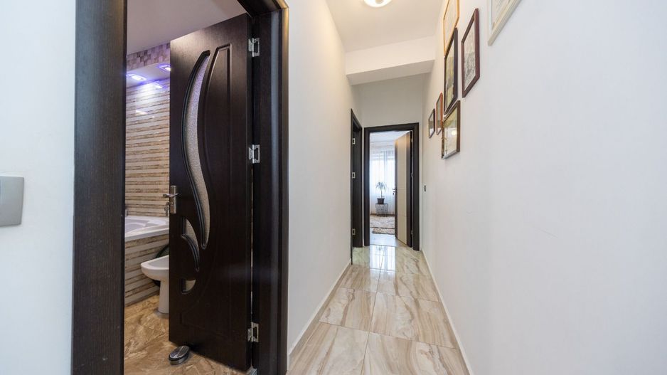 Isaran Coresi-Apartament 3 camere 82 mp loc de parcare si boxa - Poză 11