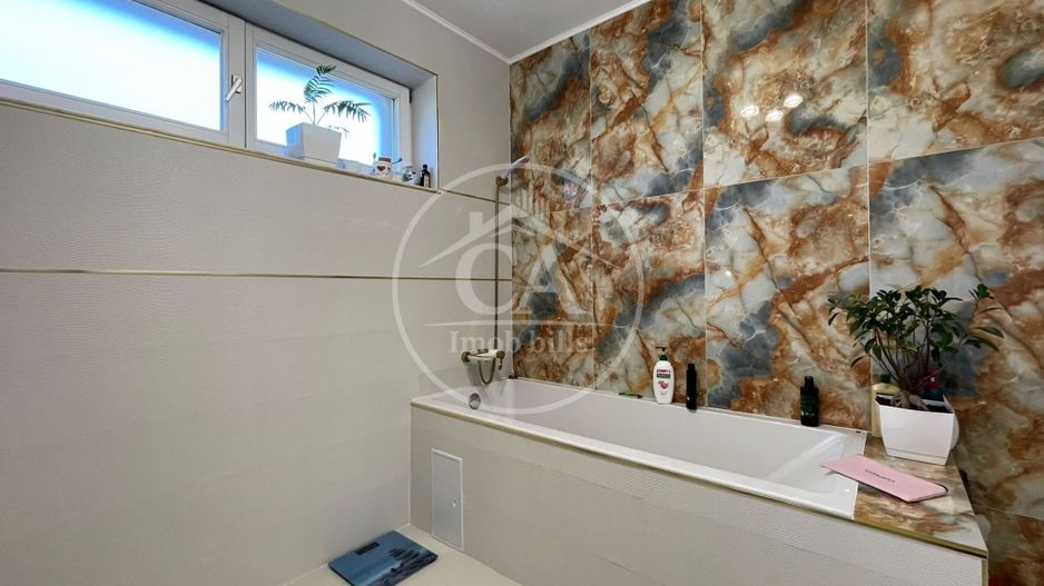 Casa de vanzare cu 10 camere in Santandrei, Bihor - Poză 42