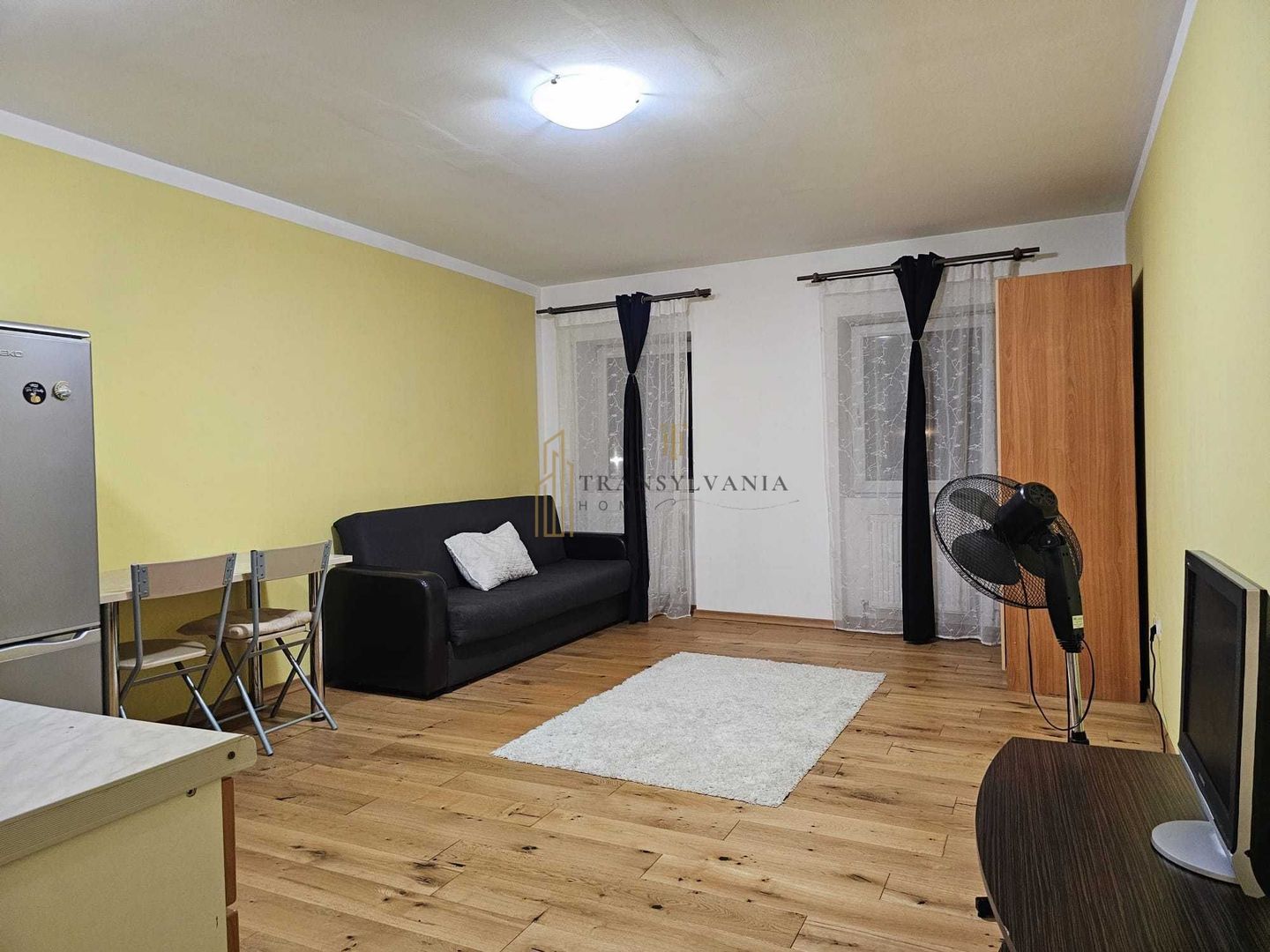 Garsoniera spatioasa la etaj intermediar, bloc cu Lift, Zona Broscarie - Poză 1