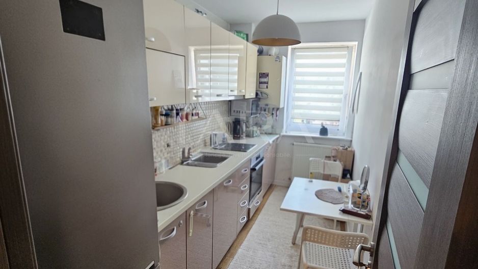 Apartament cu 3 camere, balcon și 2 lifturi, zona Corneliu Coposu. - Poză 4