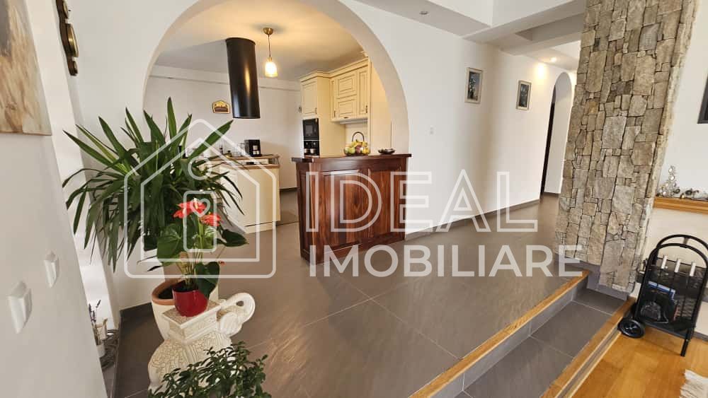 Casă deosebită, cu 5 camere, cu teren de 1132 mp – Cisnădioara - Poză 4