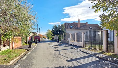 Casa noua + atelier 49 mp + teren 1030 mp!