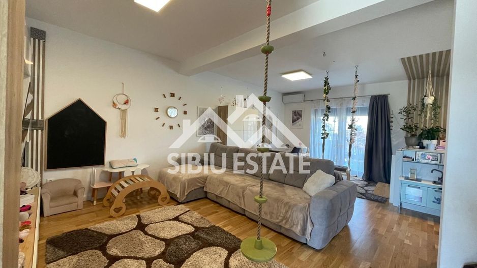 Duplex elegant cu 5 camere, 2 bai, curte in Cristian - Poză 32