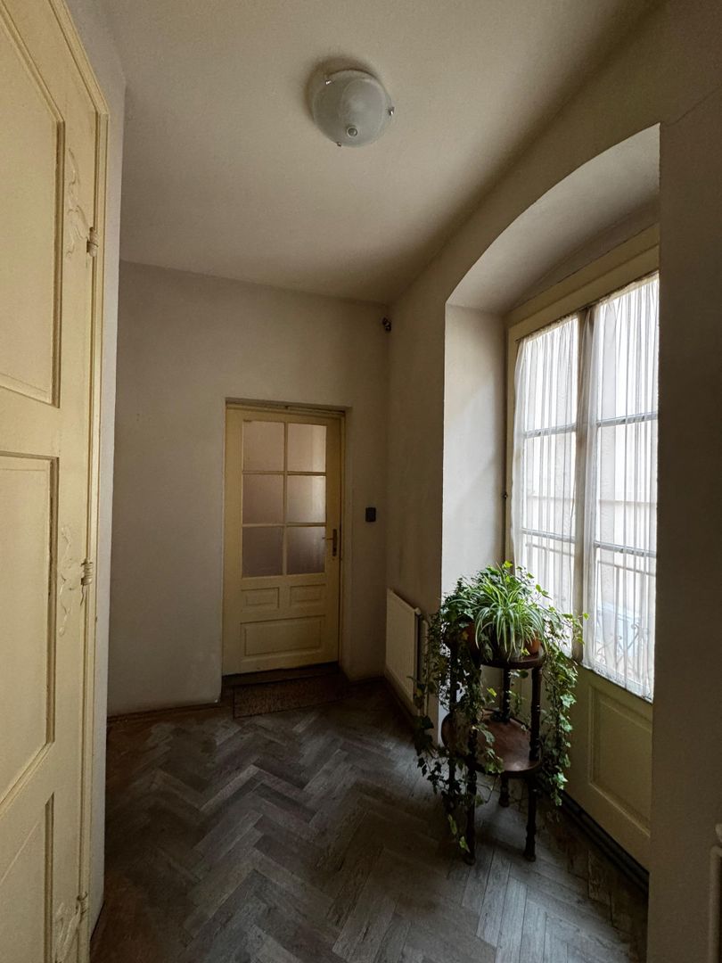 Centru Istoric, Piata Sfatului, 2 camere, 62mp, 158000Euro - Poză 2