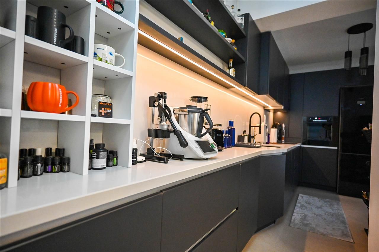 Premium Penthouse, echipat,parcare subterana,50 mp terasa,Qualis, aria Coresi - Poză 3