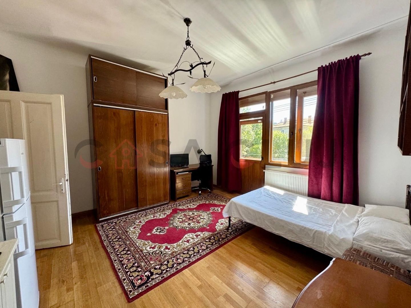 Apartament în vilă, zonă centrală, parcare - Poză 2