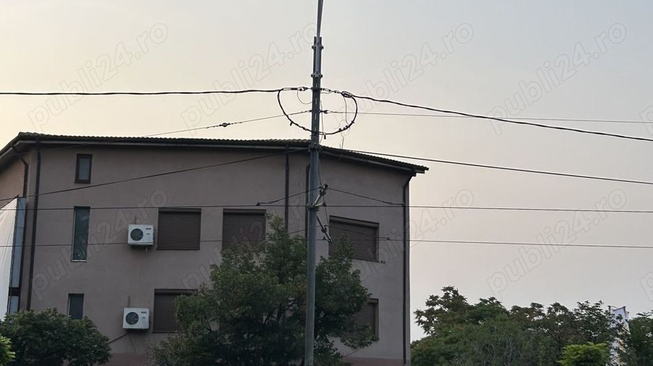 Cladire cu spatiu comercial stradal - Poză 1