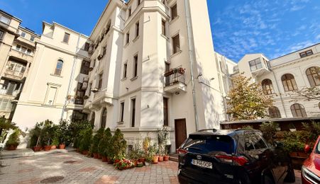 Piata Unirii Fantani Vila  500 mp utili curte 204 mp