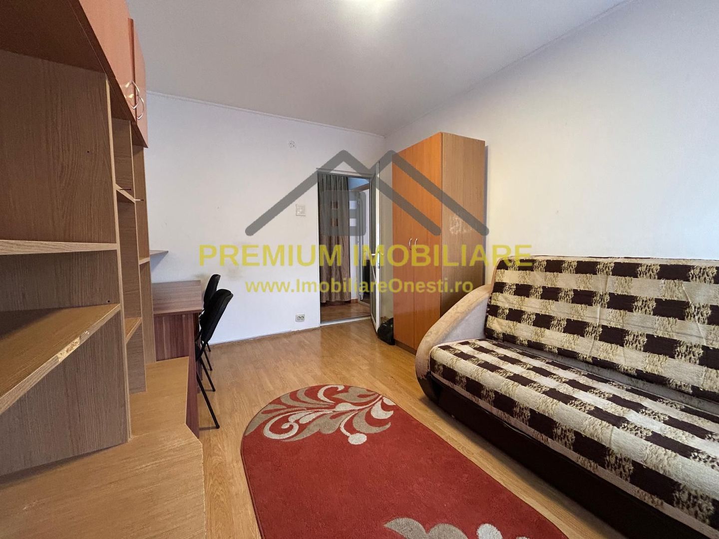 De vanzare apartament 2 camere zona de sus Onesti - Poză 3