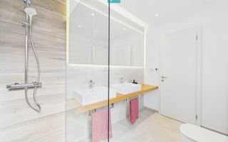 Casă modernă și elegantă, mobilată și utilată - Poză 18