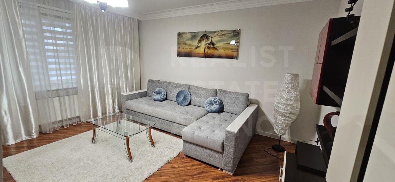 Chirie apartament, 3 camere, str. București, Centru - Poză 1
