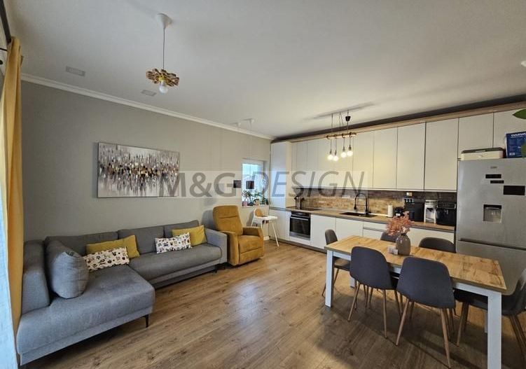 Apartament  Dumbrăvița 4 camere cu scara interioara - Poză 3