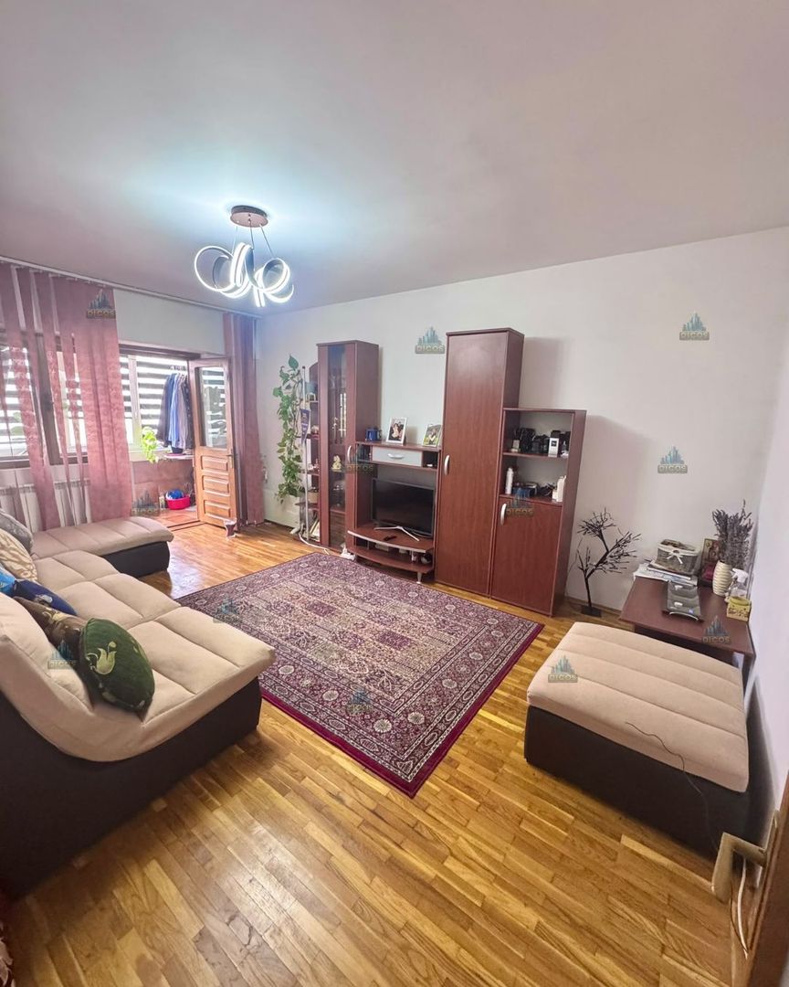 Apartament 3 camere de vânzare – Zona Valah - Poză 1