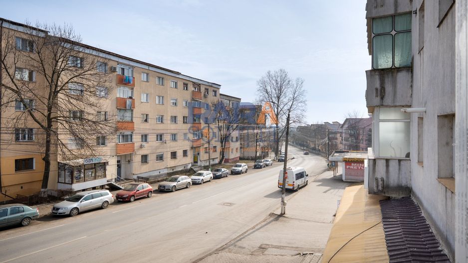 Apartament spațios cu 4 camere - renovat modern, mobilat și utilat - Poză 15