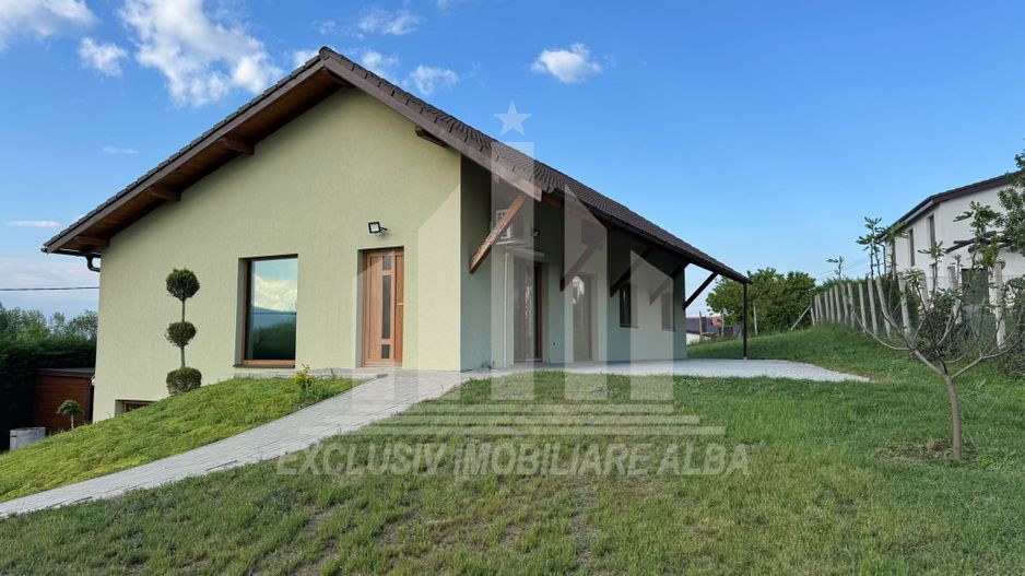 Casa individuala de vanzare, Ciugud- - Poză 1