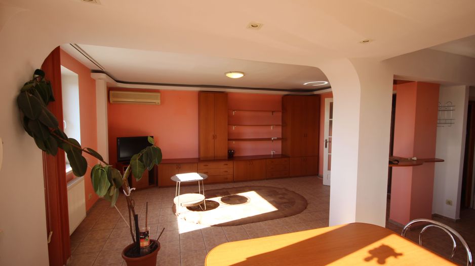 Spatios cu priveliste deosebita - Poză 2