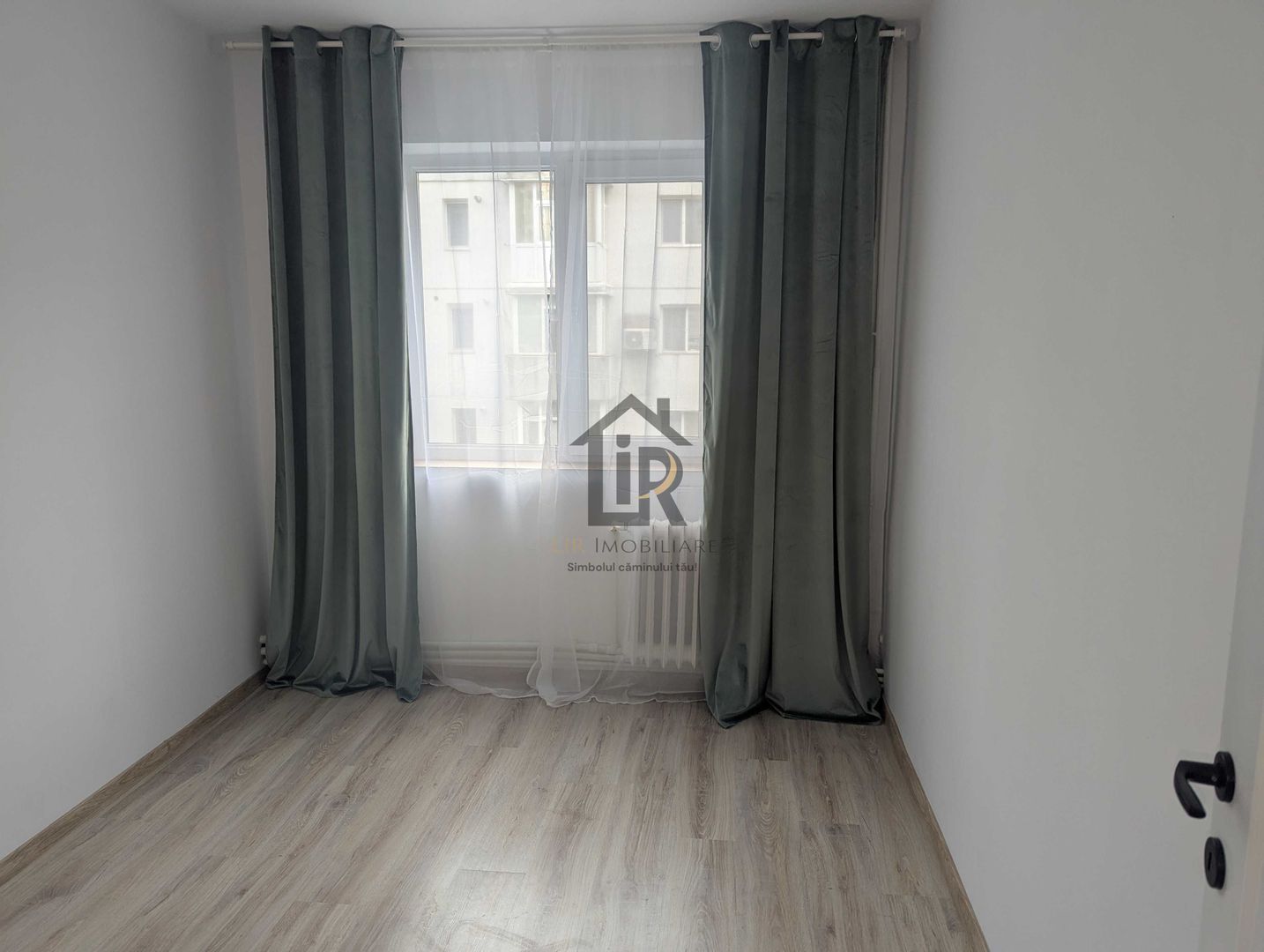 Apartament 3 camere – Alexandru cel Bun (Rond Zimbru) RENOVAT COMPLET - Poză 1