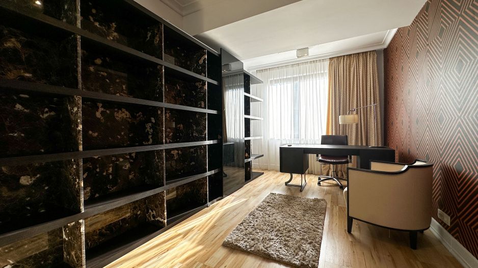 Luxury 4-Bedroom Triplex with Floating Terrace & Panoramic Views - Poză 3