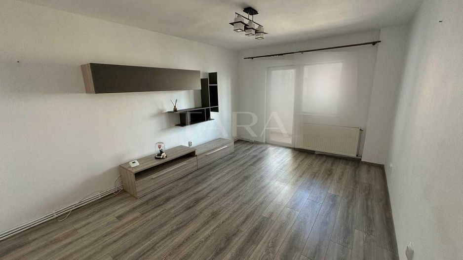 Apartament cu 3 camere decomandate, 62 mp + balcon închis, zona Penny. - Poză 1