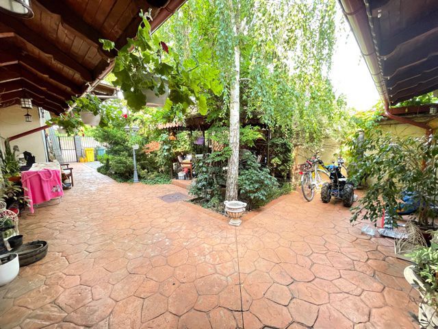 CASA ZONA MEHALA CU SPATIU COMERCIAL - Poză 1