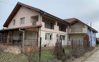 Duplex premium în vatra veche a localității Moșnița Veche