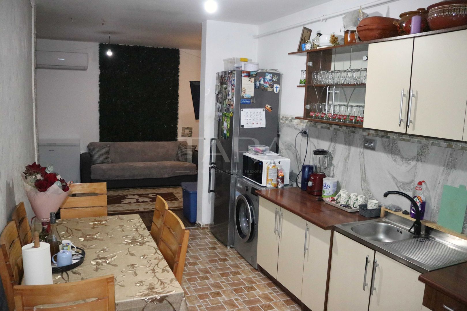 Locație liniștită și parcare proprie – apartament 3 camere Florești. - Poză 1