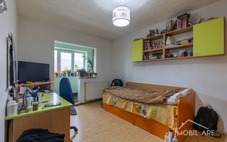 Apartament cu 3 camere de vânzare - Poză 10