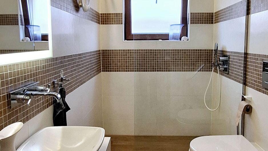 Casa eficienta energetic cu piscina in Giroc - Poză 15