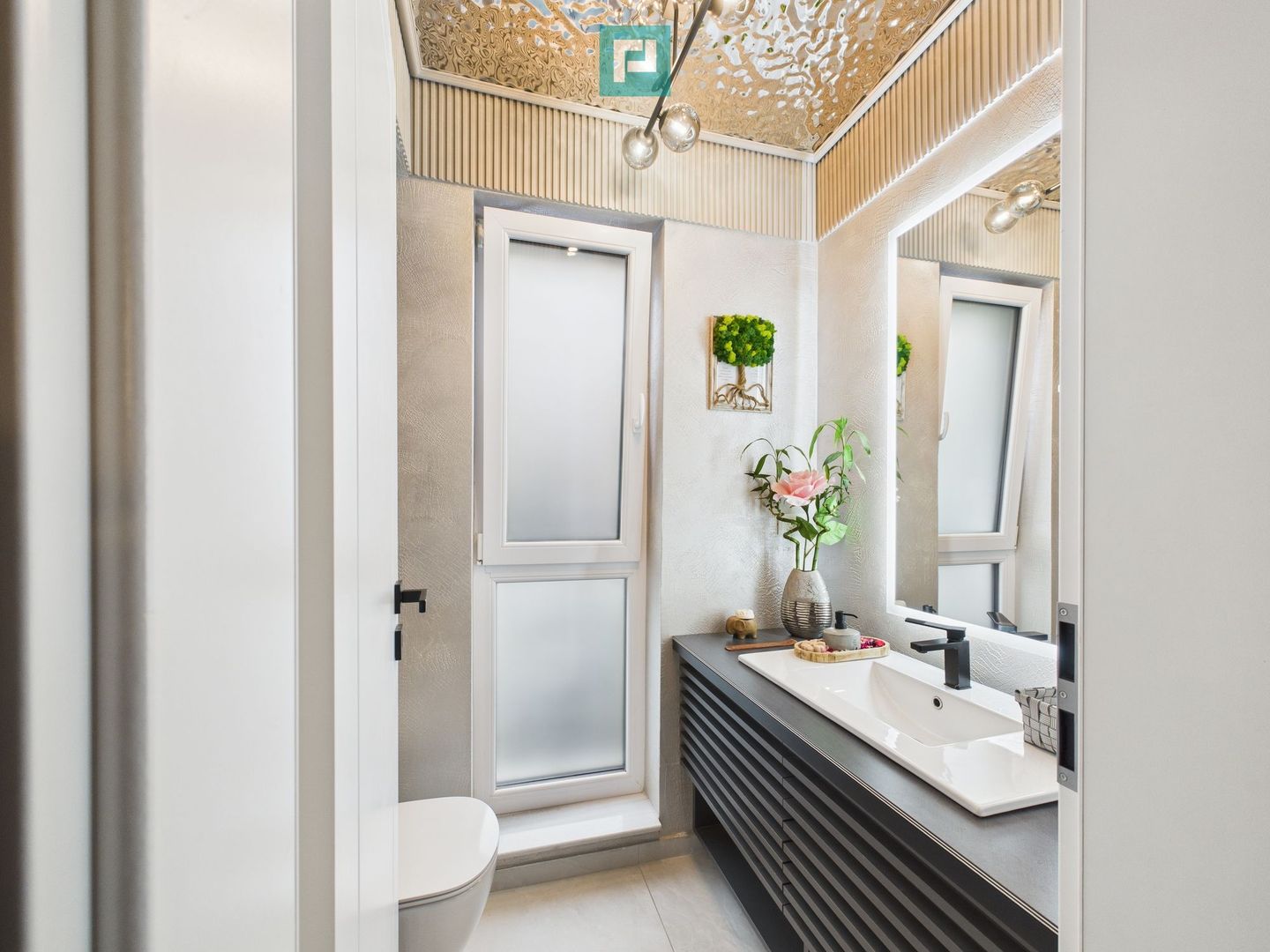 Casă modernă cu 5 camere, 4 băi și terasă închisă – Otopeni, central - Poză 16