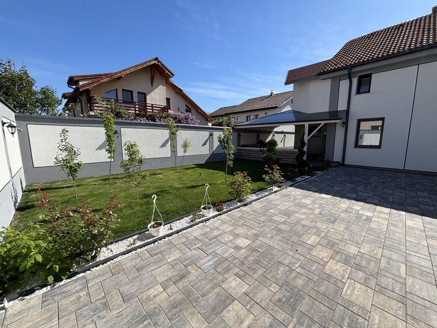 Casa INDIVIDUALA 6 camere, curte superba - zona Brana, Selimbar - Poză 2