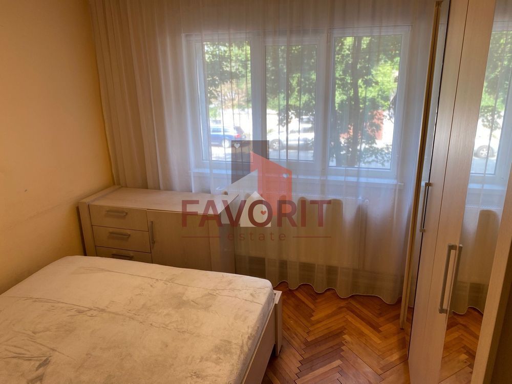 Etaj 1 . Decomandat. Zona Lipovei - Poză 7