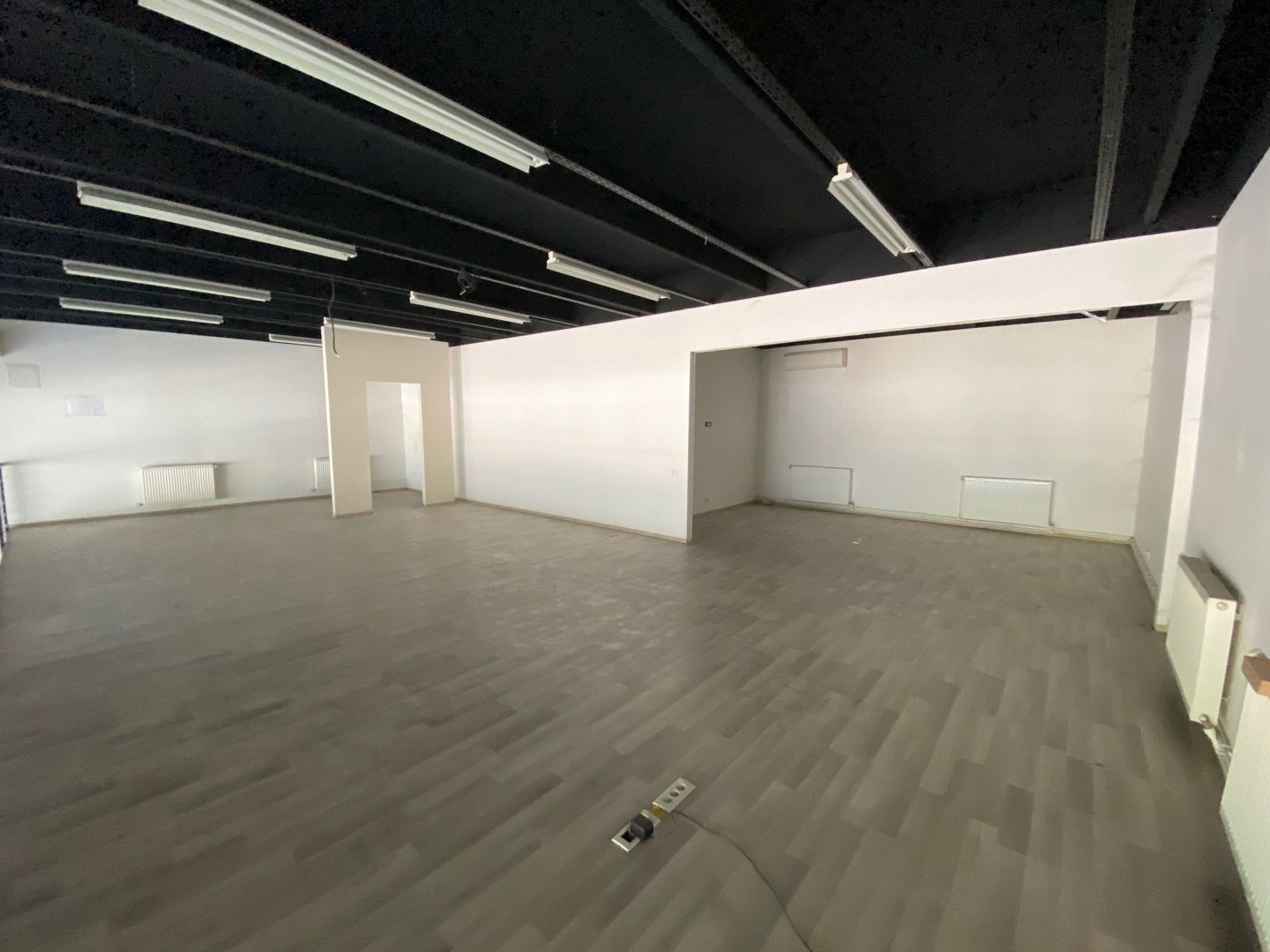 Spatiu comercial cu parcare - Poză 12