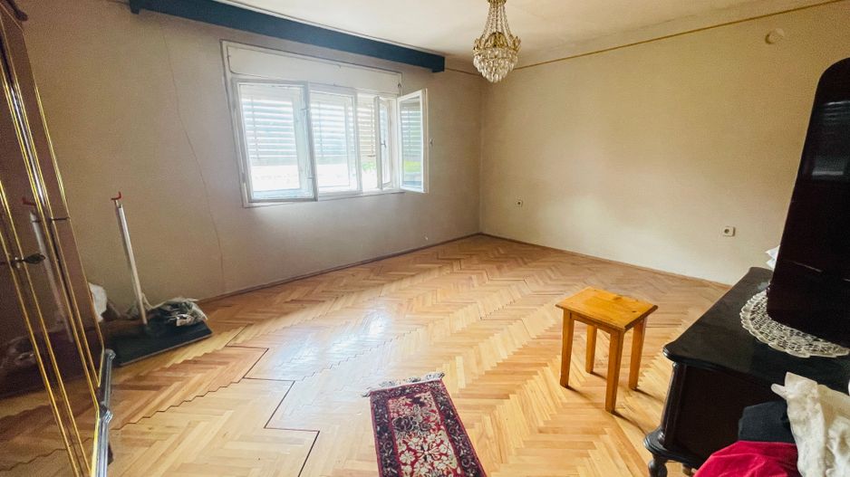 Casa spatioasa cu teren 739 mp in zona Mehala - Poză 8