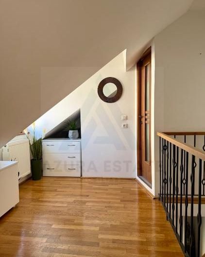 Casa ultracentral 3 camere 2 bai si curte privata pe Balcescu - Poză 14