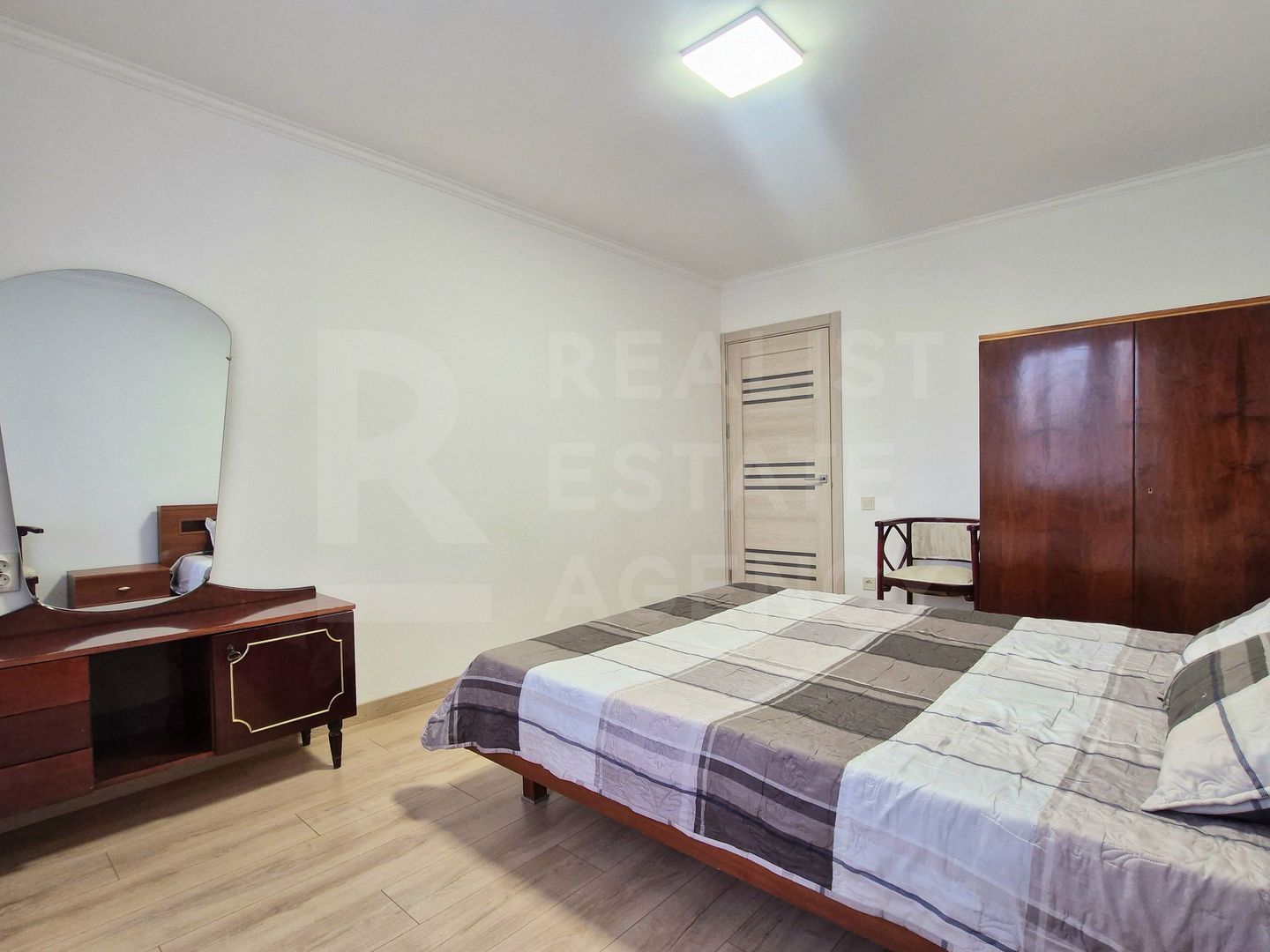 Chirie, apartament, 3 cameră, strada Calea Ieşilor, Sculeni - Poză 2