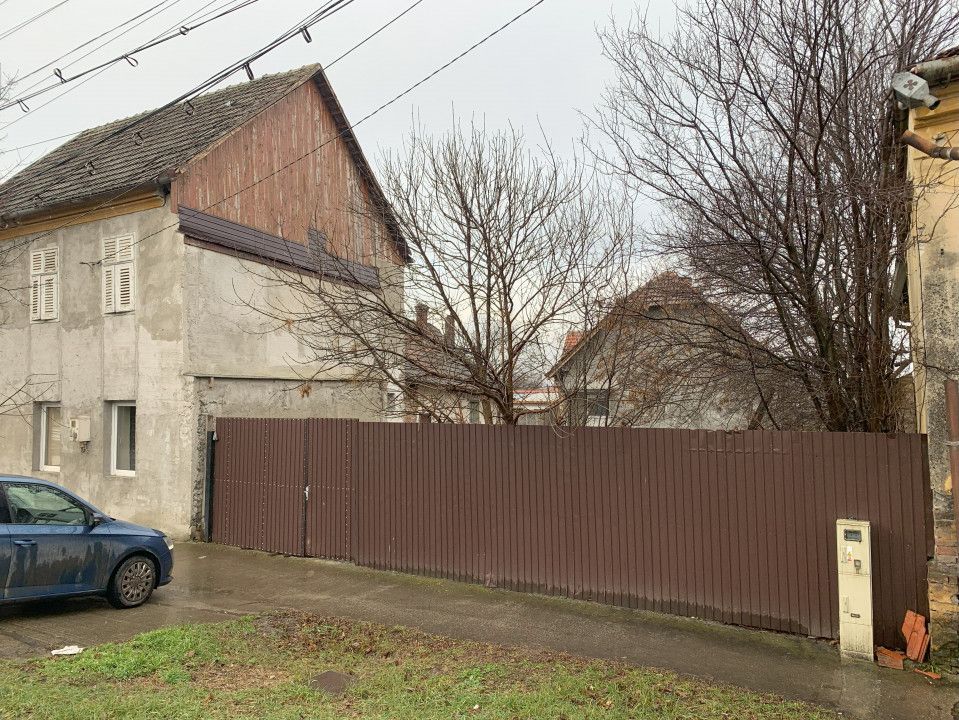  Casa cu teren generos de 1084 mp in centrul comunei Pischia, strada principala - Poză 7