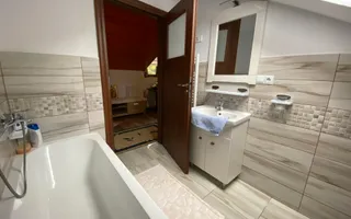 Vila  Frumoasa , individuala ,Sibiu ,7 camere , 5 Bai , mobilata ,utilata - Poză 61